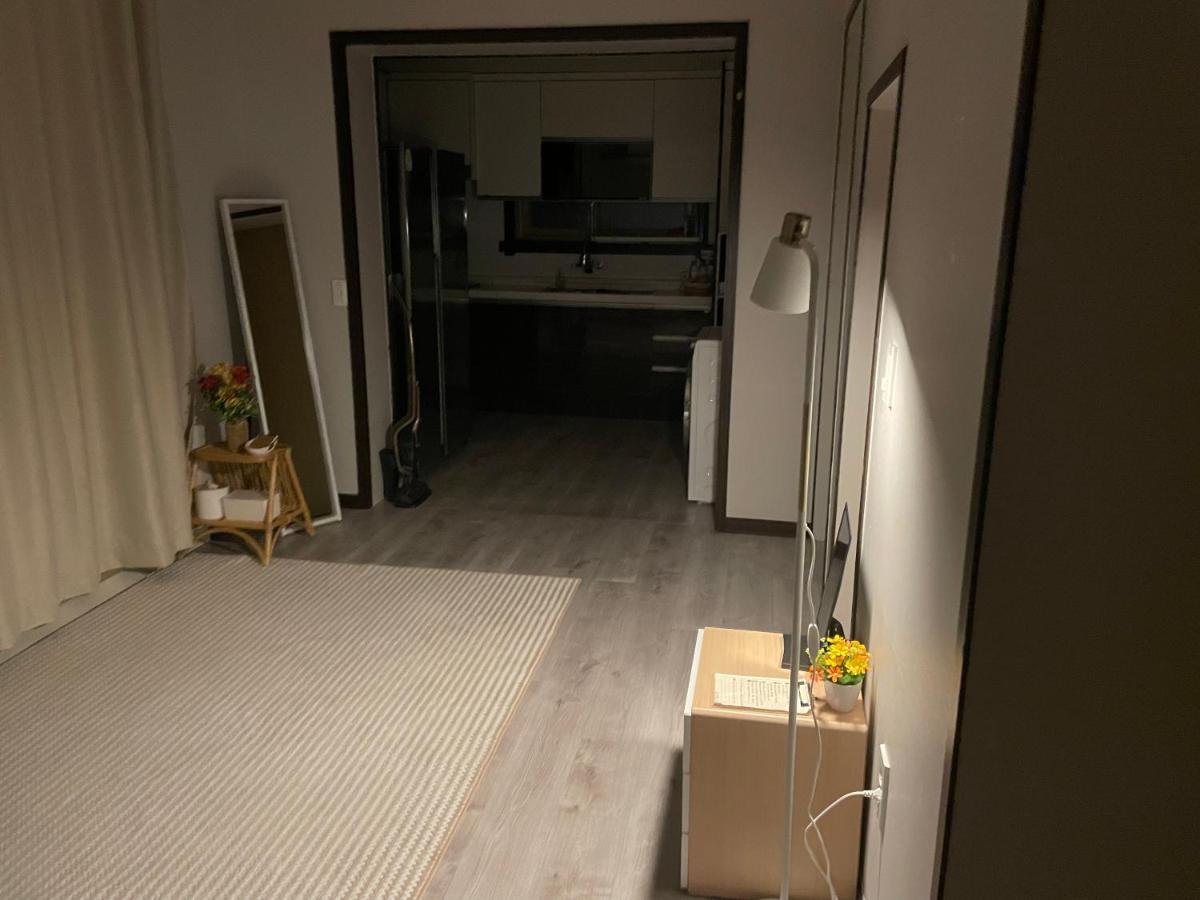 Вілла Cozy Sinchon 2548 Чечжу Екстер'єр фото